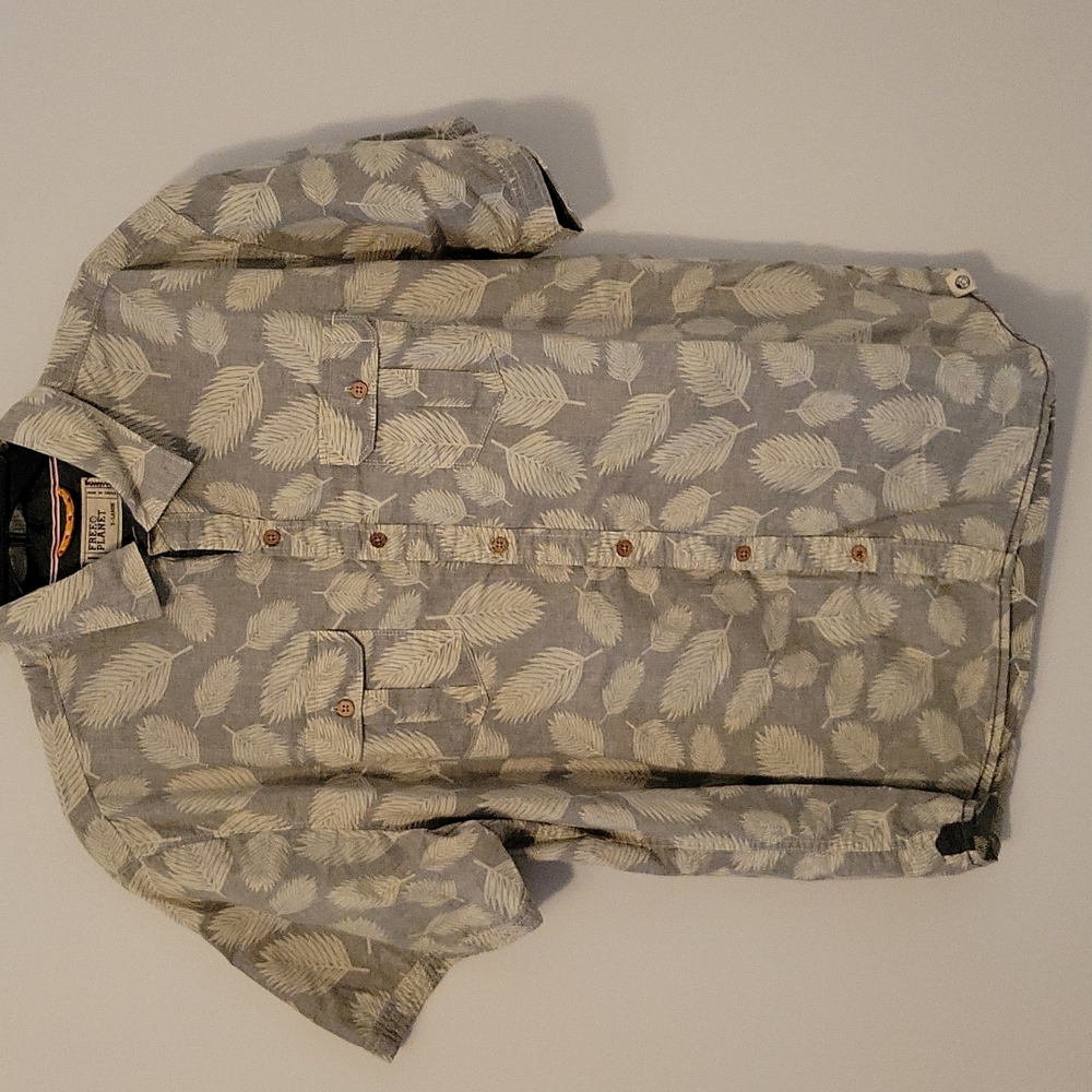 Free Planet Short Sleeve Button Down Shirt, Size X-Large